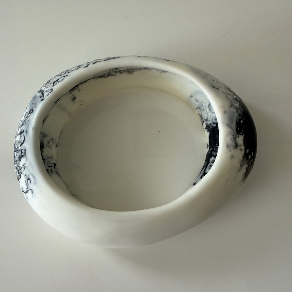 DINOSAUR DESIGNS Small Rock Resin Bangle Bracelet White Marble - Picture 2 of 8